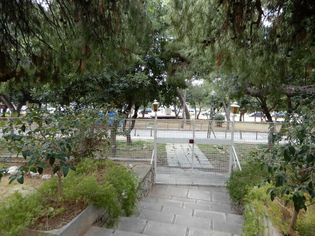Comfortable Garden Apt Near Vouliagmeni Beach Athens Exterior photo